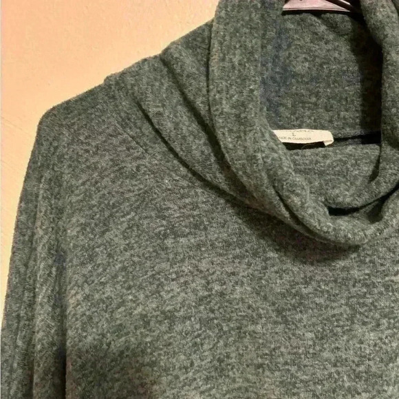 women’s Zenana Sweater Size L - Picture 3 of 6